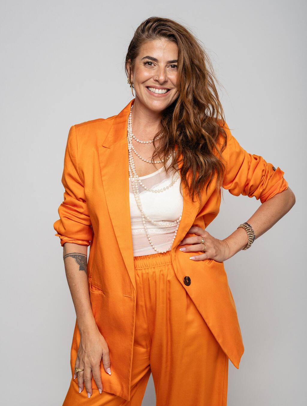 הסטייליסטית איילת פסטרנק (צילום: גלעד בר שלו) סטייליסטית איילת פסטרנק מניפת צבעים