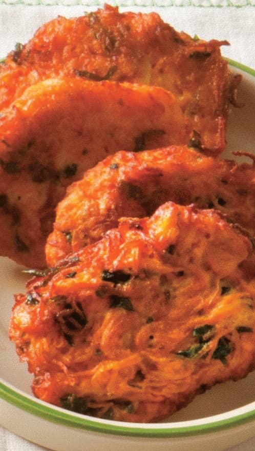 לביבות גזר וג'ינג'ר (צילום: יעל אילן, סגנון: נעמה רן) לביבות גזר וג'ינג'ר