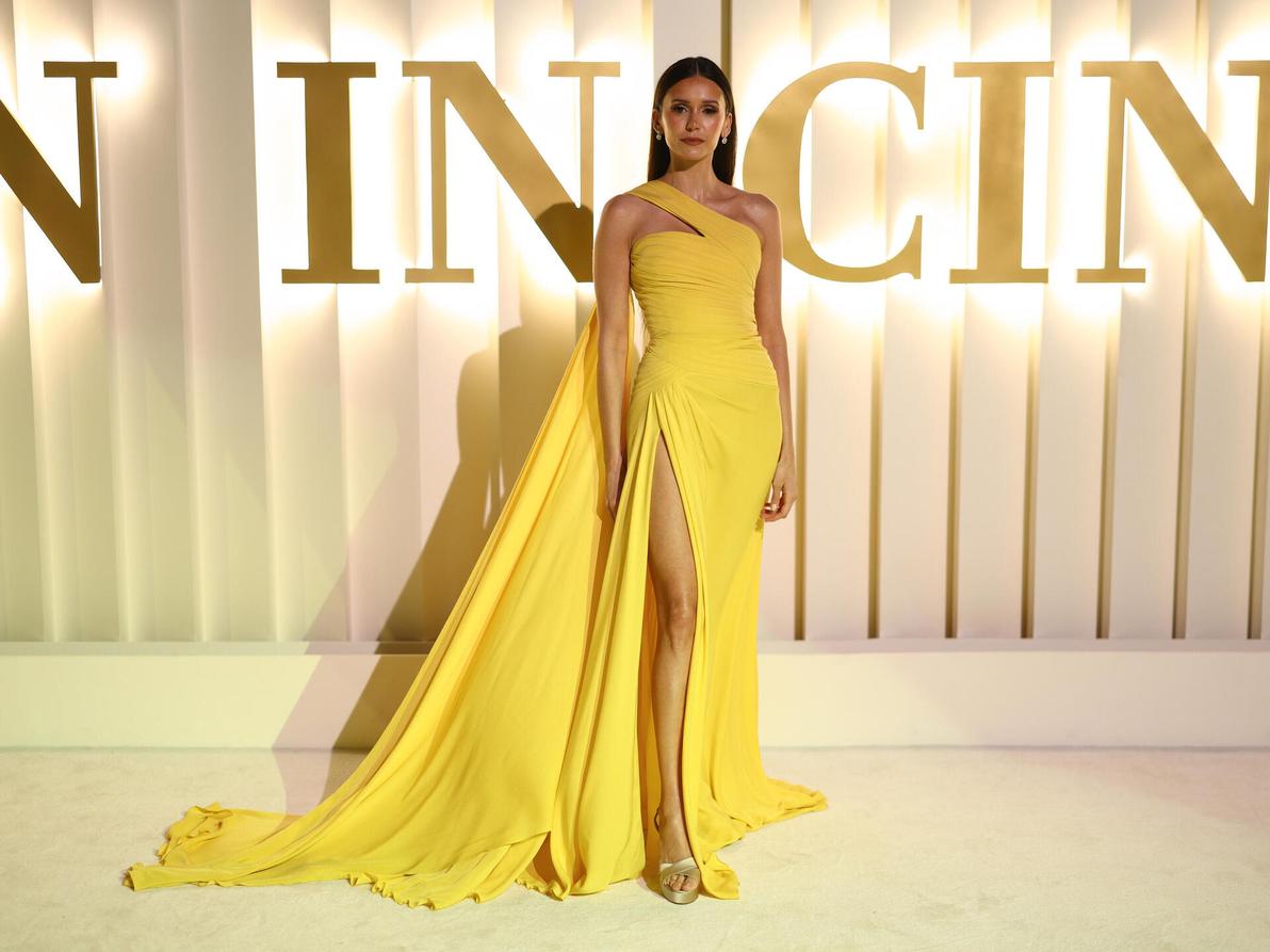 החליטה לשחק עם חיתוכים ומחשופים מפתיעים. נינה דוברב (צילום: Tim P. Whitby/Getty Images for The Red Sea International Film Festival) נינה דוברב בפסטיבל הקולנוע הבינלאומי בים האדום, 2025