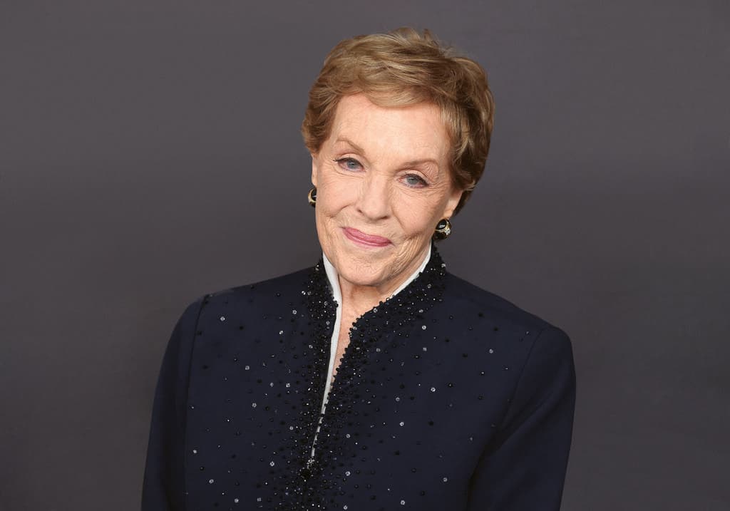 ג'ולי אנדרוז. כתיבת יומן עזרה לה לשמור על השפיות (צילום: GettyImages \Gilbert Flores) ג'ולי אנדרוז