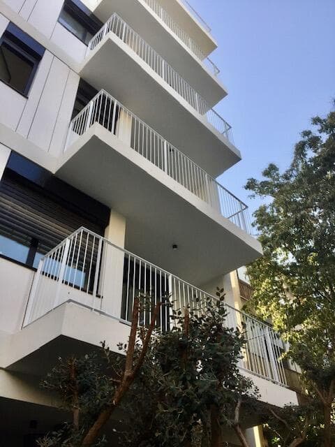 הבניין לפני ואחרי