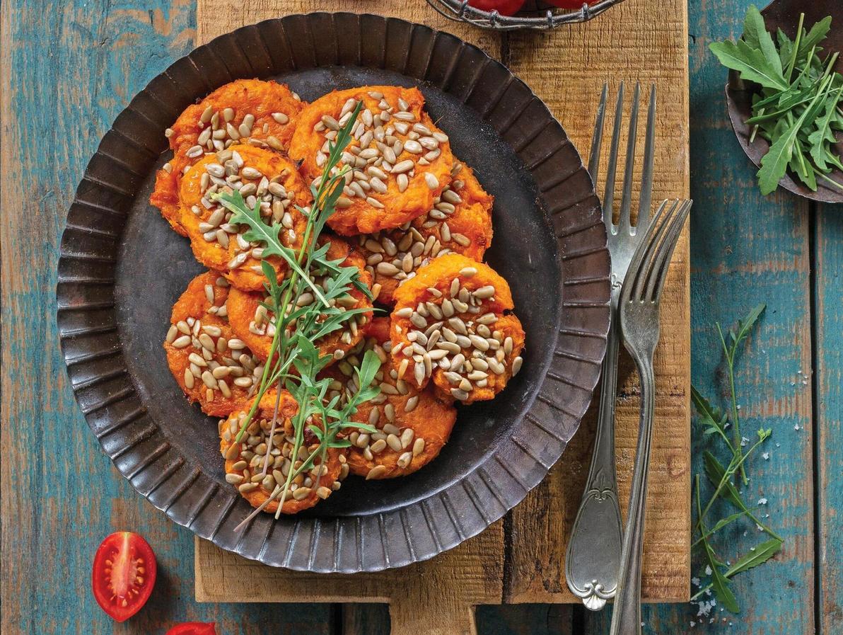 אפויות: לביבות בטטה טבעוניות (צילום: בועז לביא, סגנון: נעה קנריק) אפויות: לביבות בטטה טבעוניות