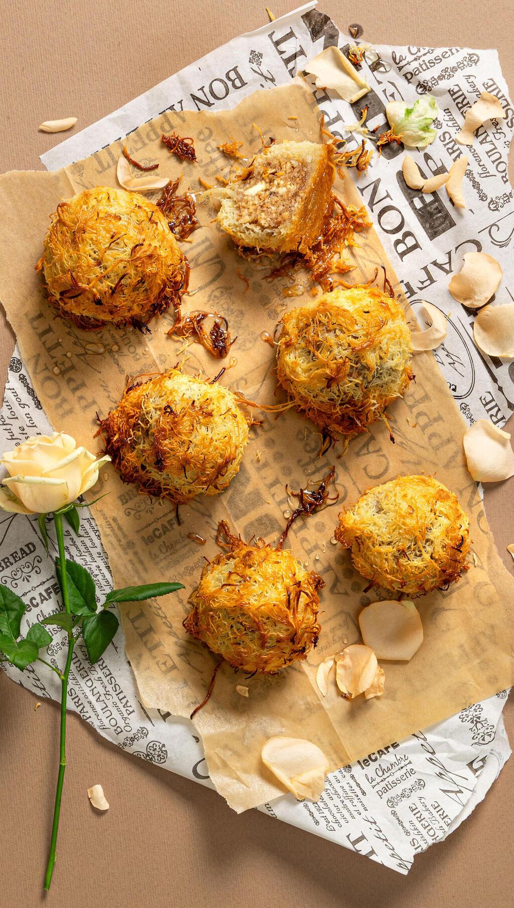 כדורי בקלאווה לחנוכה (צילום: שרית גופן, סגנון: עמית דונסקוי) כדורי בקלאווה לחנוכה