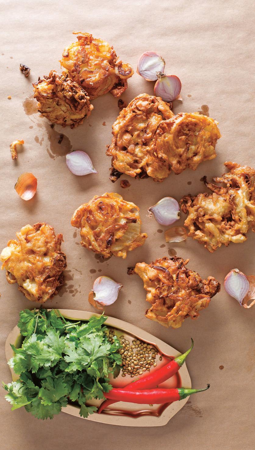 לביבות בצל (צילום: בועז לביא, סגנון: עמית דונסקוי) לביבות