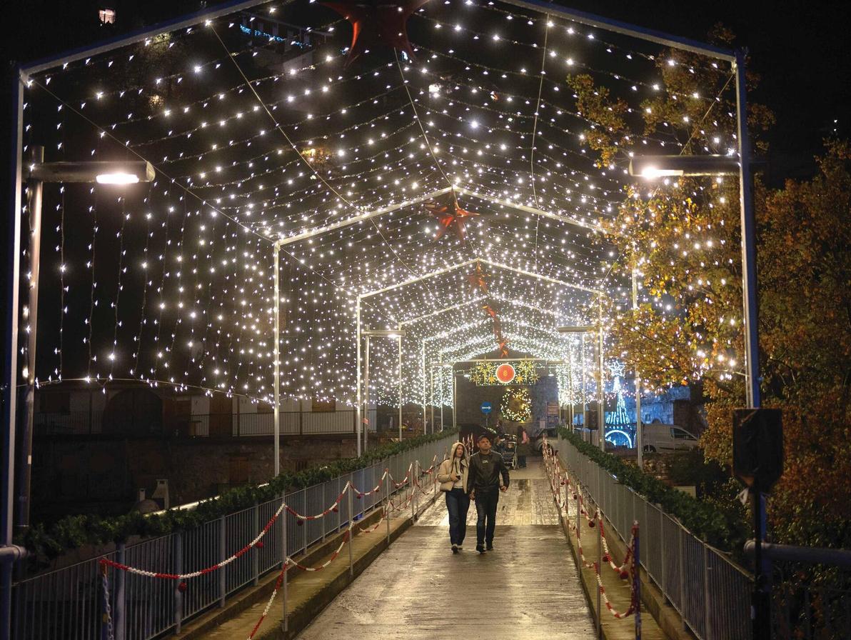 הכניסה לשוק חג המולד בקאלופאנאיוטיס (צילום: לשכת התיירות של קפריסין) הכניסה לשוק חג המולד בקאלופאנאיוטיס