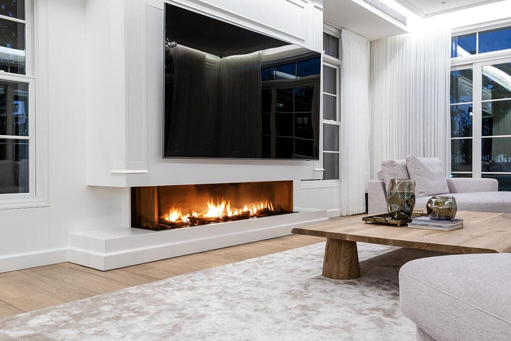 קרניזים ועיטורים בסגנון קלאסי (צילום: שי אדם) בית בסגנון טוסקנה בשרון, אדריכלות ועיצוב פנים: שירלי דן