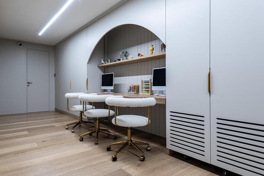 אזור למידה מותאם לילדים (צילום: שי אדם) בית בסגנון טוסקנה בשרון, אדריכלות ועיצוב פנים: שירלי דן