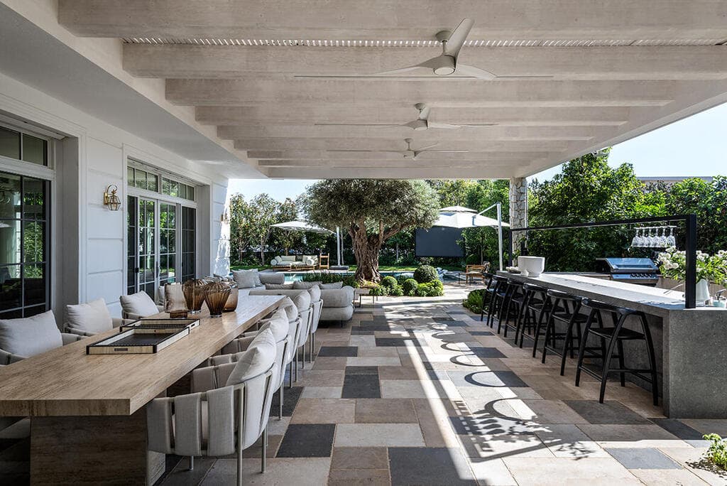 החוץ הוא הרחבה של הפנים (צילום: שי אדם) בית בסגנון טוסקנה בשרון, אדריכלות ועיצוב פנים: שירלי דן