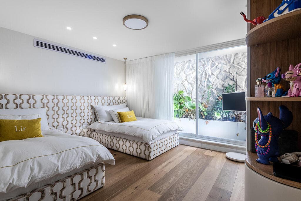 חדר ילדים משותף נוסף בבית (צילום: שי אדם) בית בסגנון טוסקנה בשרון, אדריכלות ועיצוב פנים: שירלי דן