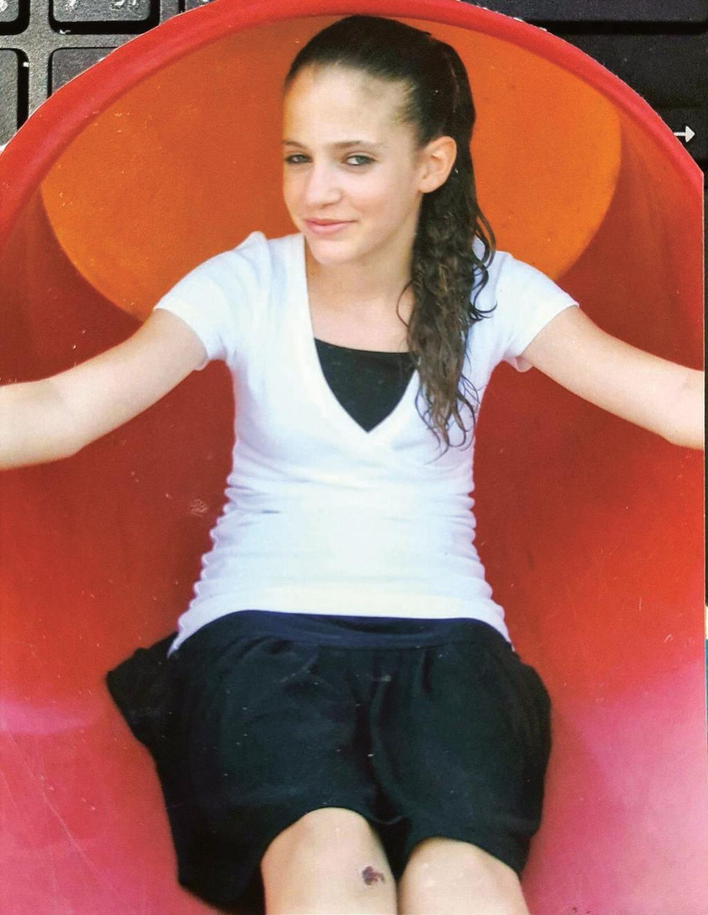 אוראל ניסן בילדותה (צילום: אלבום פרטי) אוראל ניסן בילדותה