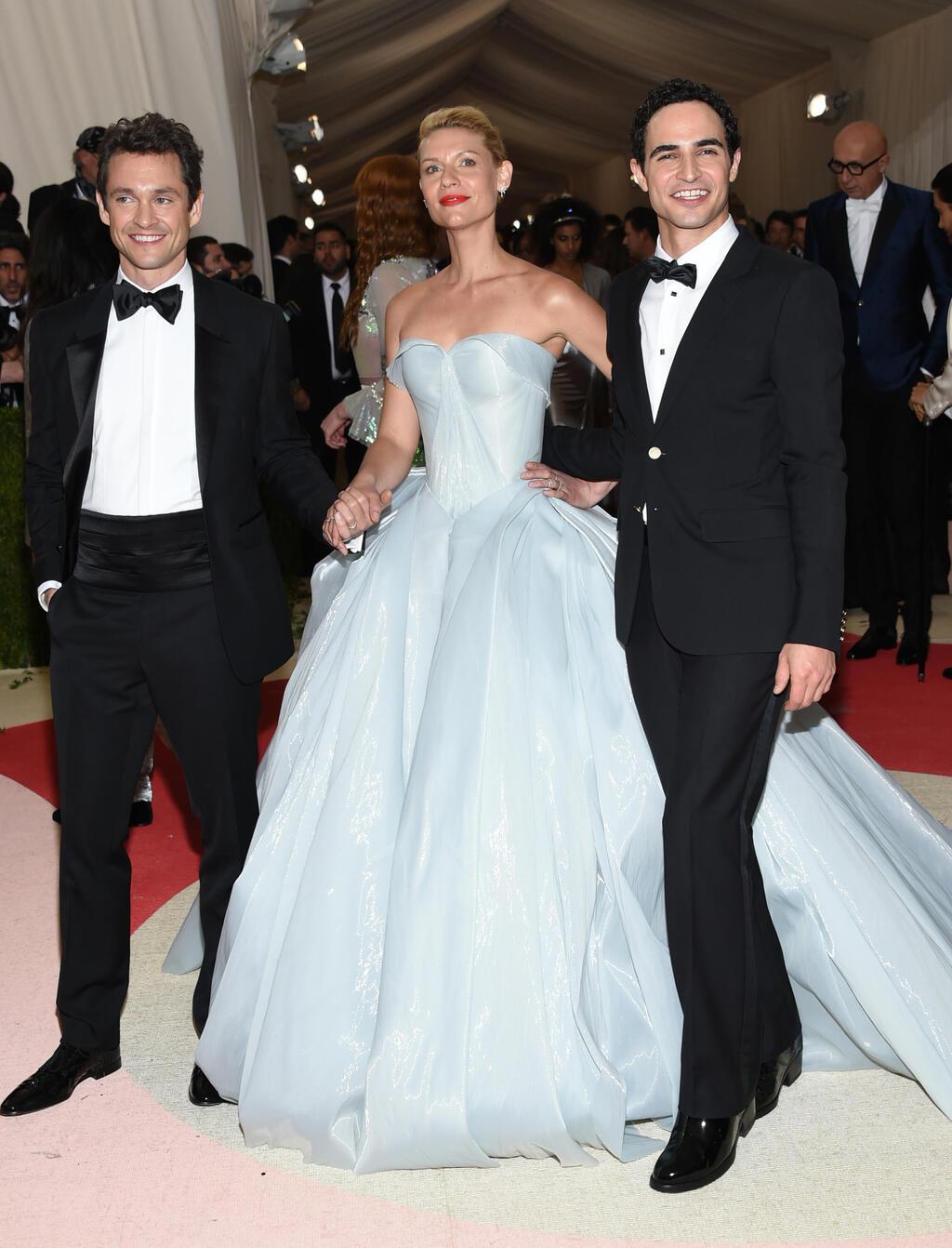 עם זאק פוזן ויו דנסי בגאלה של המטרופוליטן, 2016 (צילום: Evan Agostini/Invision/AP) קלייר דיינס, זאק פוזן ויו דנסי בגאלה של המטרופוליטן, 2016