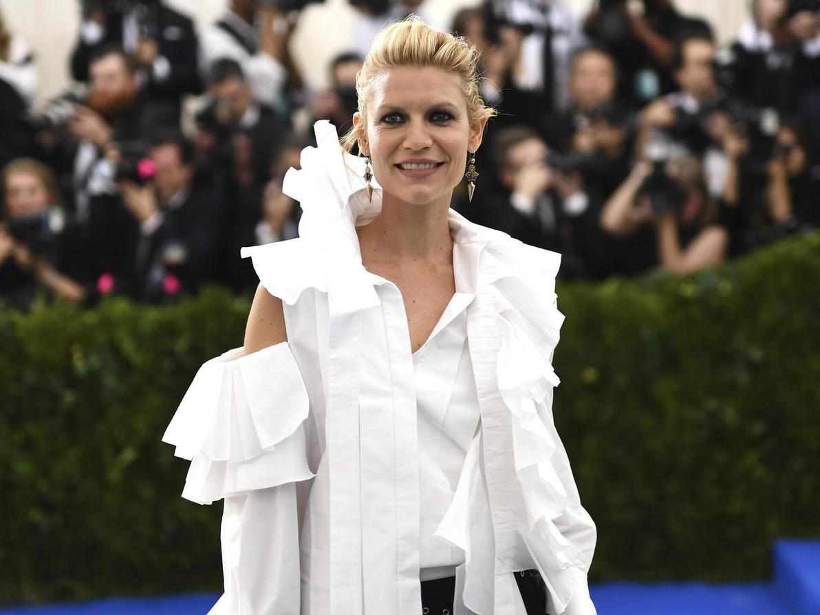 מערכת לבוש של Monse בגאלה של המטרופוליטן, 2017 (צילום: Charles Sykes/Invision/AP) קלייר דיינס בגאלה של המטרופוליטן, 2017