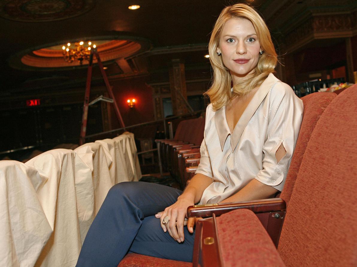 מראה נינוח בתיאטרון בברודוויי, 2007 (צילום: AP Photo/Diane Bondareff) קלייר דיינס בתיאטרון בברודוויי, 2007