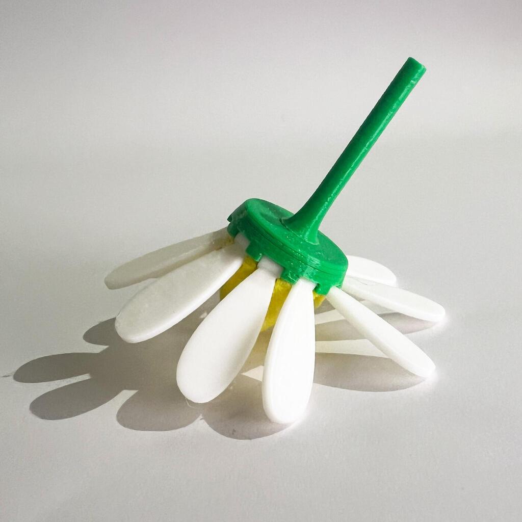 סביבון קחוון בעיצוב עדי כפרי מור (צילום: עדי כפרי מור) סביבון קחוון בעיצוב עדי כפרי מור