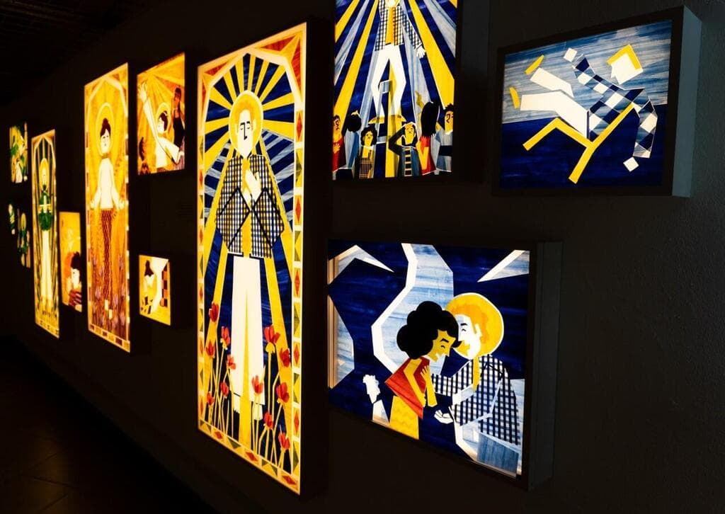 מתוך סדרת "יתגדל ויתקדש״ של מיקה רוטלוי - קופסאות אור מאויירות (צילום: מיקה רוטלוי) מתוך סדרת "יתגדל ויתקדש״ של מיקה רוטלוי - קופסאות אור מאויירות