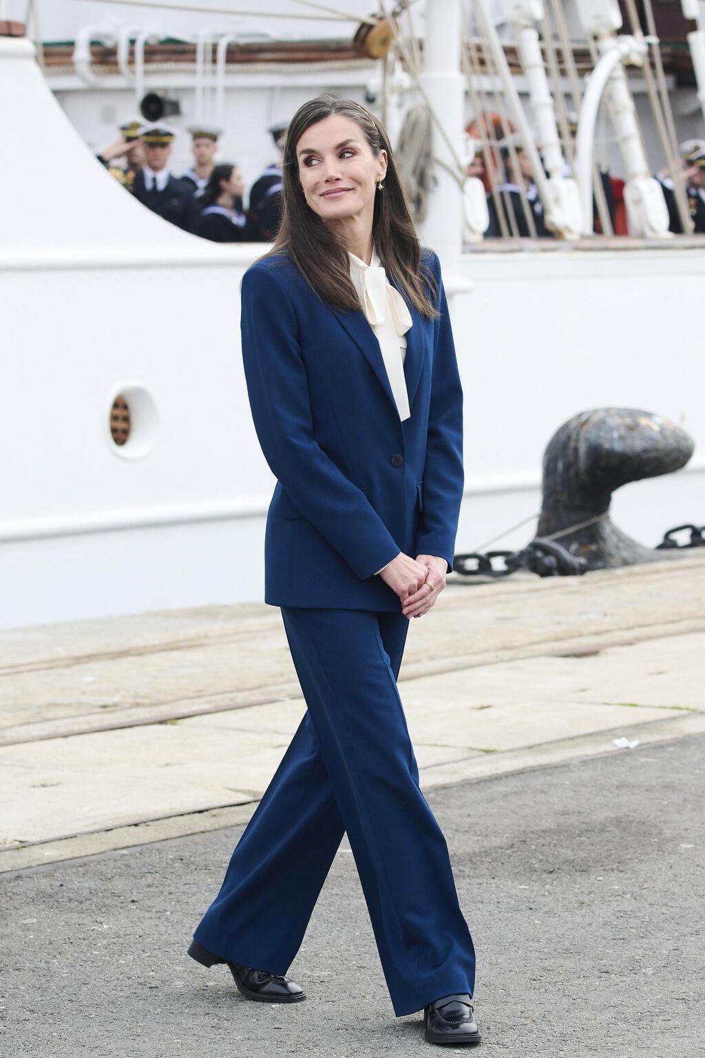 מחויטת בטקס הפלגה של אוניית אימונים צבאית, 2025 (צילום: Carlos Alvarez/Getty Images) לטיסיה מלכת ספרד בטקס הפלגה של אוניית אימונים צבאית, 2025