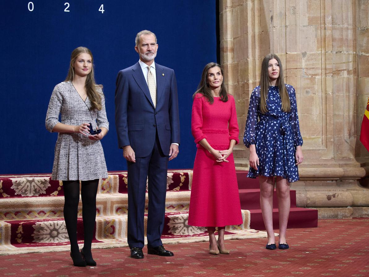 הנסיכה סופיה, המלכה לטיסיה, המלך פליפה והנסיכה לאונור, 2024 (צילום: Carlos Alvarez/Getty Images) הנסיכה סופיה, המלכה לטיסיה, המלך פליפה והנסיכה לאונור, 2024