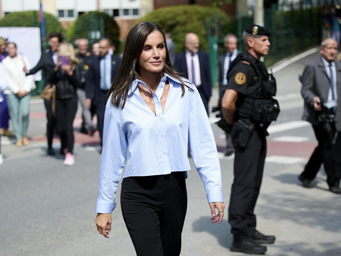 בביקור בבית ספר תיכון, 2024 (צילום: Carlos Alvarez/Getty Images) לטיסיה מלכת ספרד בביקור בבית ספר תיכון, 2024