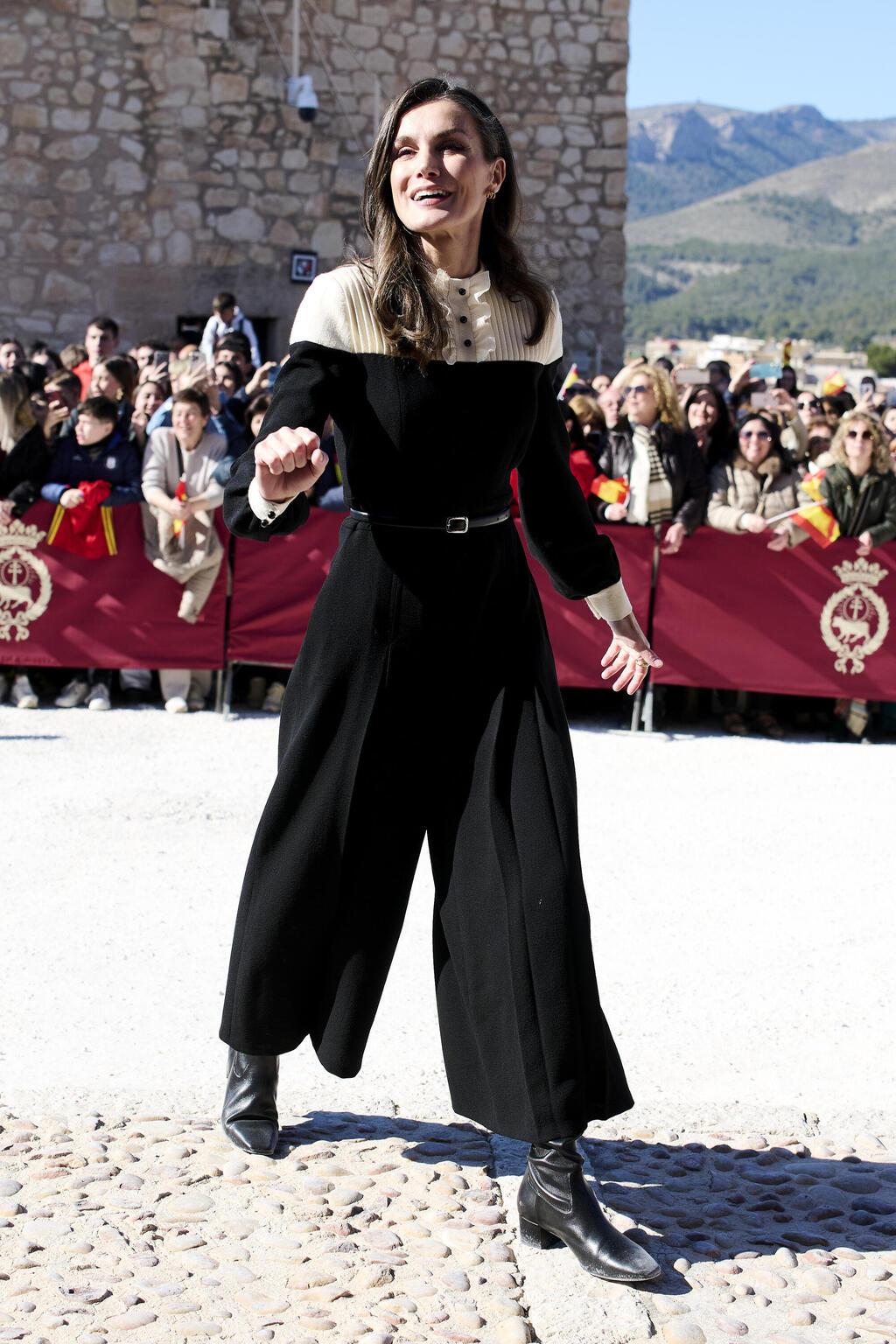 שחור ולבן על השטיח האדום, 2025 (צילום: Carlos Alvarez/Getty Images) לטיסיה מלכת ספרד על השטיח האדום, 2025