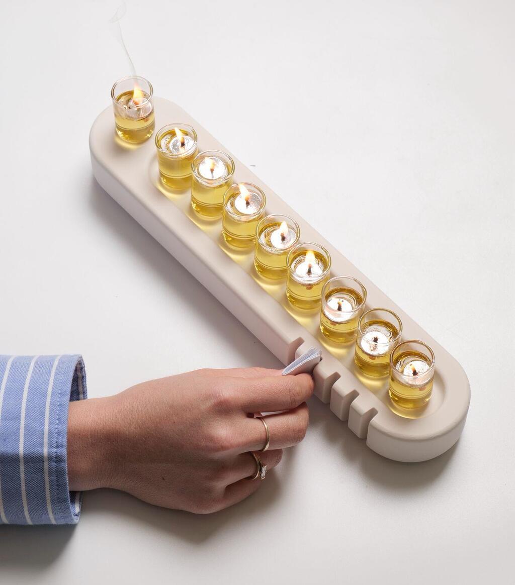 חנוכיית משאלות של סטודיו זינג, התחייה 14 (צילום: אנטולי קריניצקי) חנוכיית משאלות של סטודיו זינג, התחייה 14