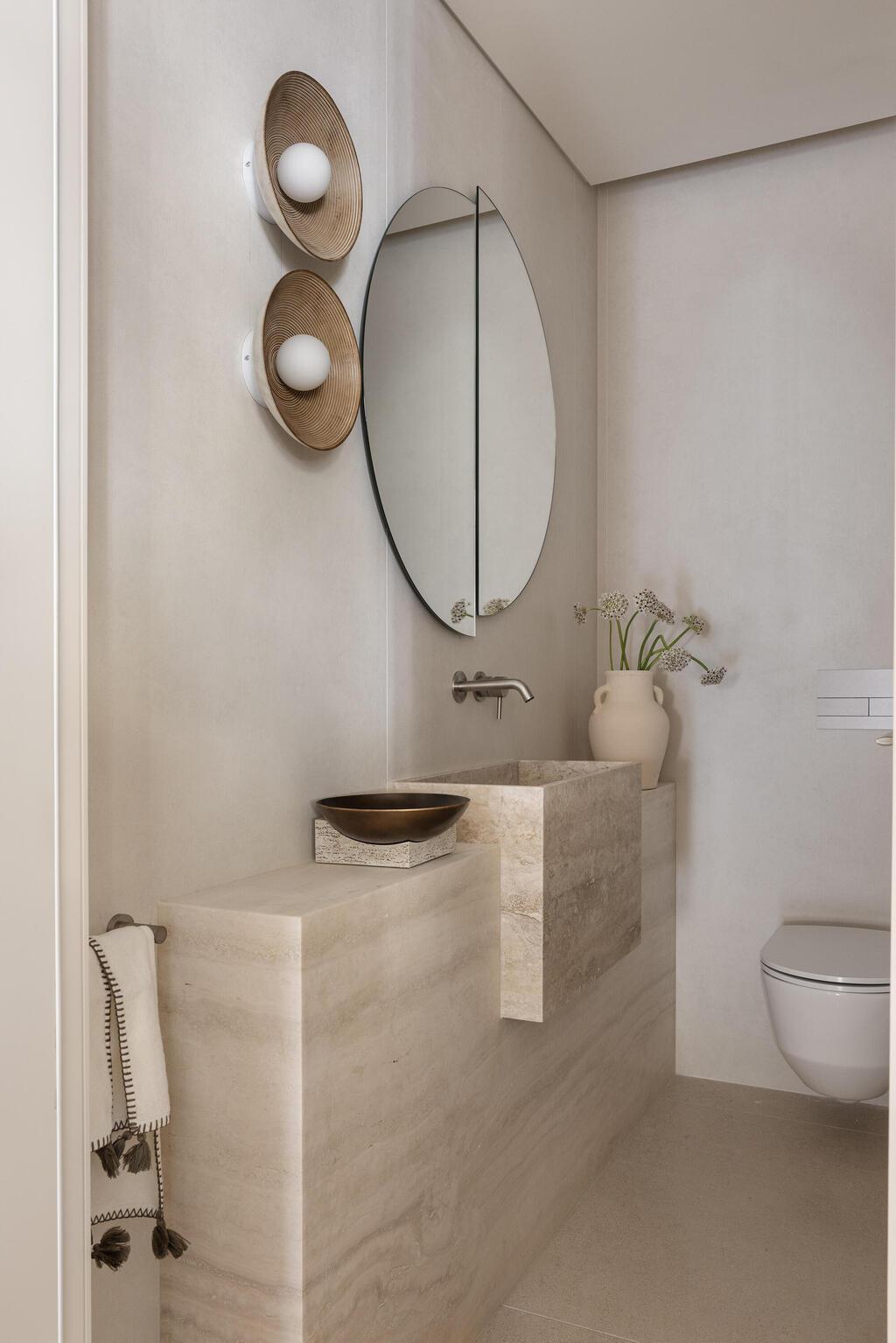 שירותי האורחים (צילום: איתי בנית) בית בירושלים בעיצוב שרון טורין