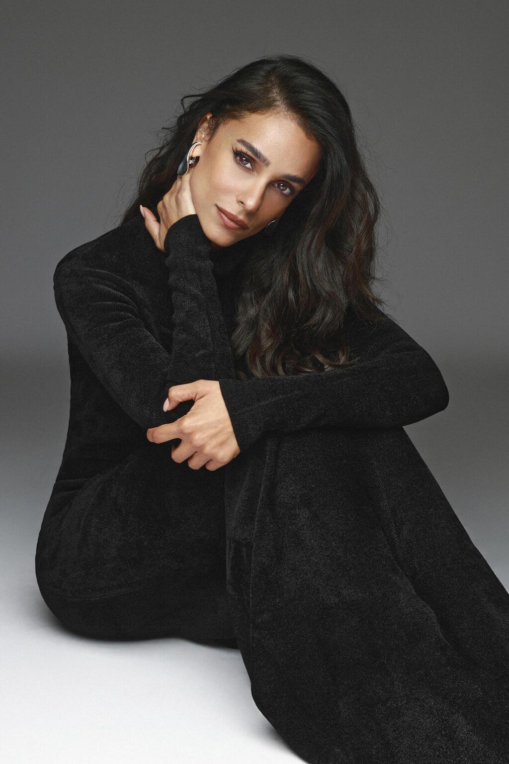 "אני יודעת להתנגח, אבל אני גם טובת לב" (צילום: טל עבודי, סגנון: מזל חסון) אורטל עמר ובנה תו