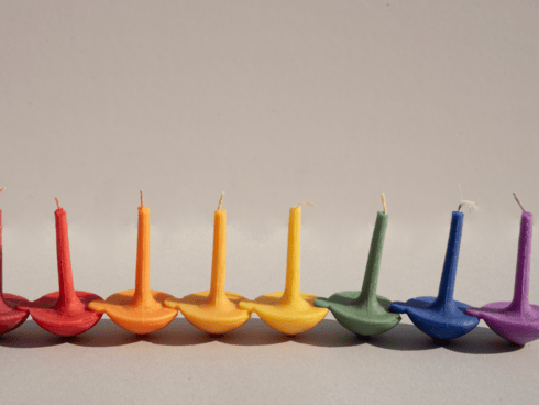 חנוכיית סביבונים צבעונית חנוכיית סביבונים צבעונית