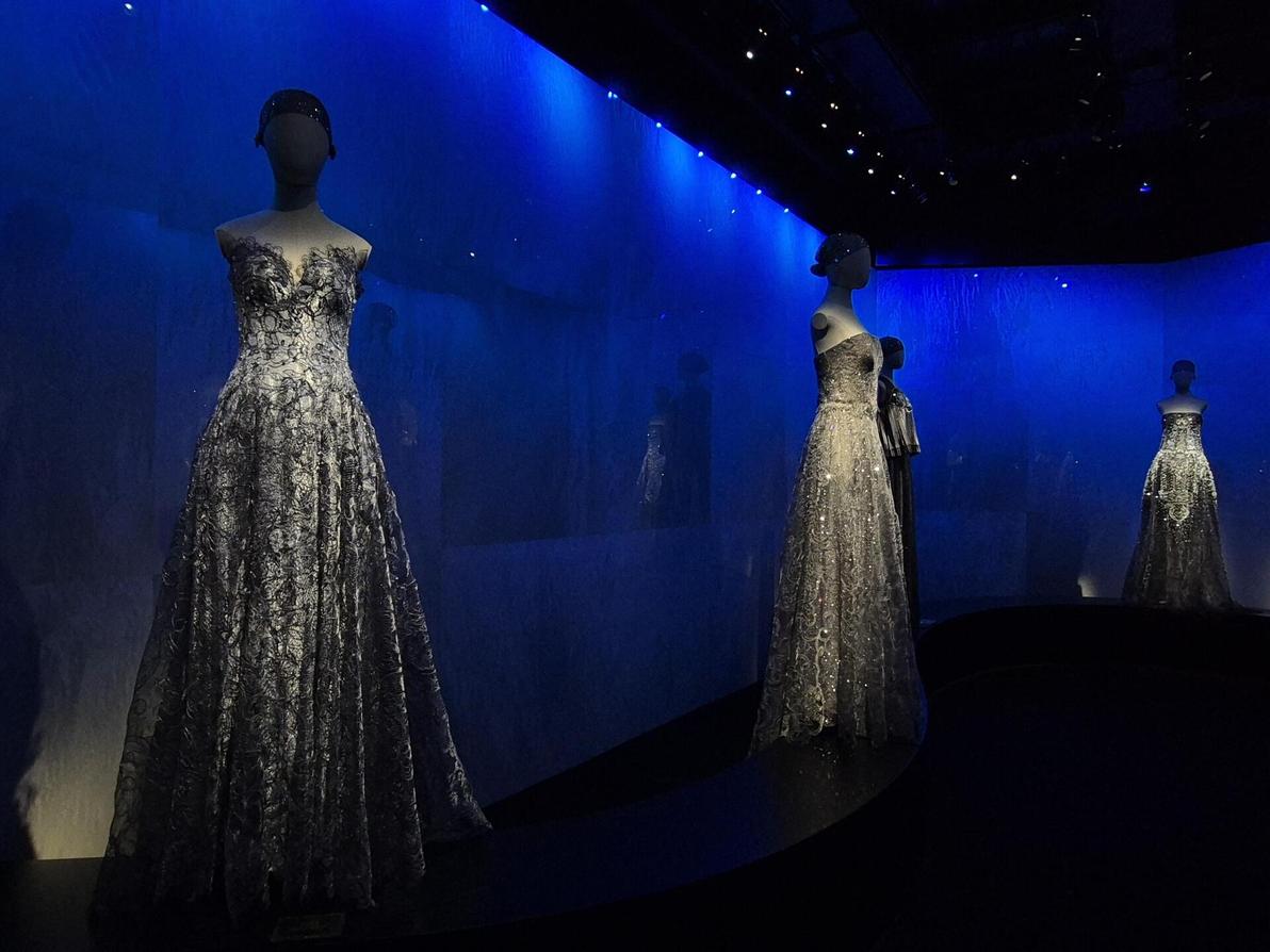 התערוכה "ארמאני פריווה: 2025-2005 – 20 שנות הוט קוטור" (צילום: איתי יעקב) התערוכה "ארמאני פריווה: 2025-2005 – 20 שנות הוט קוטור"