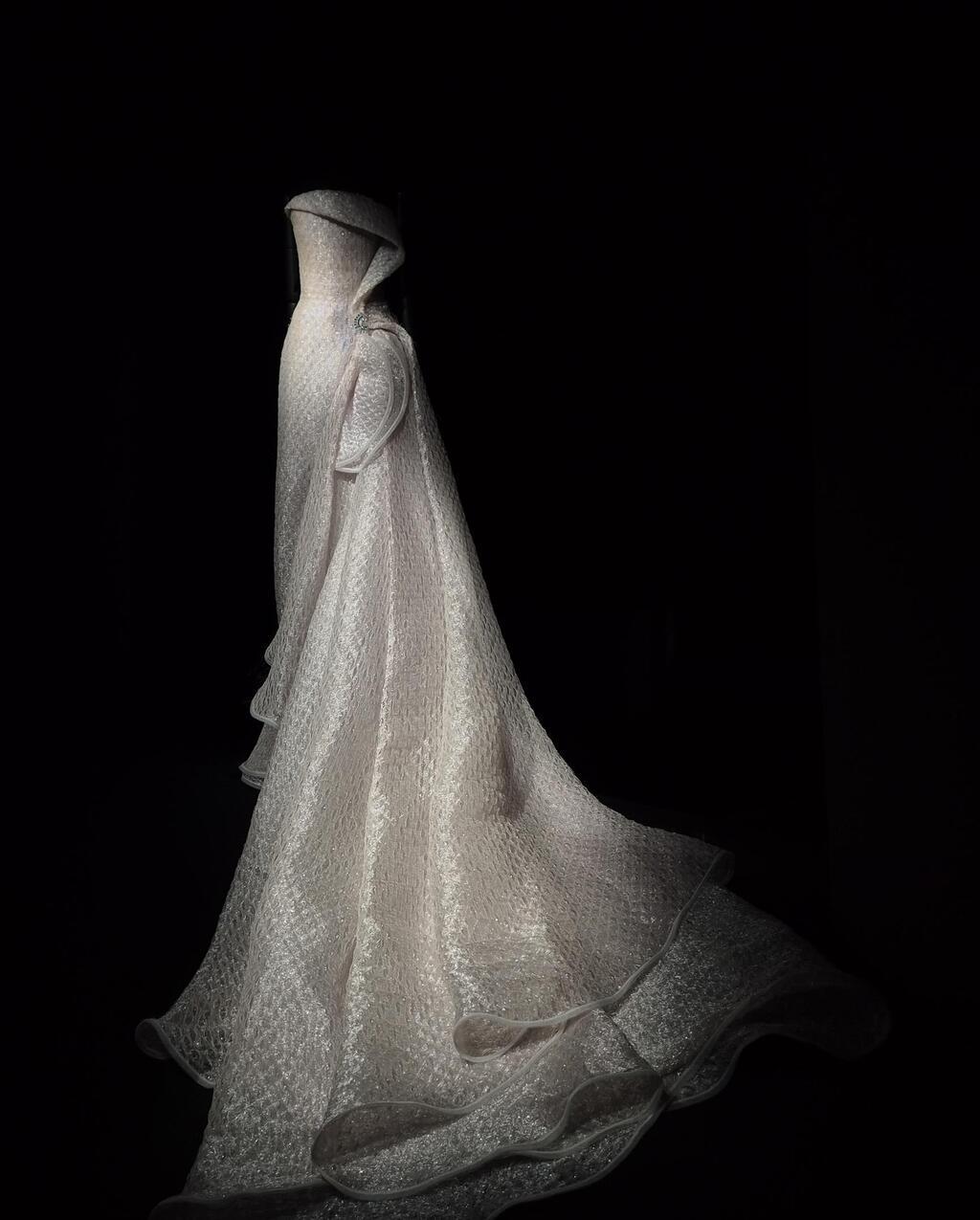 התערוכה "ארמאני פריווה: 2025-2005 – 20 שנות הוט קוטור" (צילום: איתי יעקב) התערוכה "ארמאני פריווה: 2025-2005 – 20 שנות הוט קוטור"