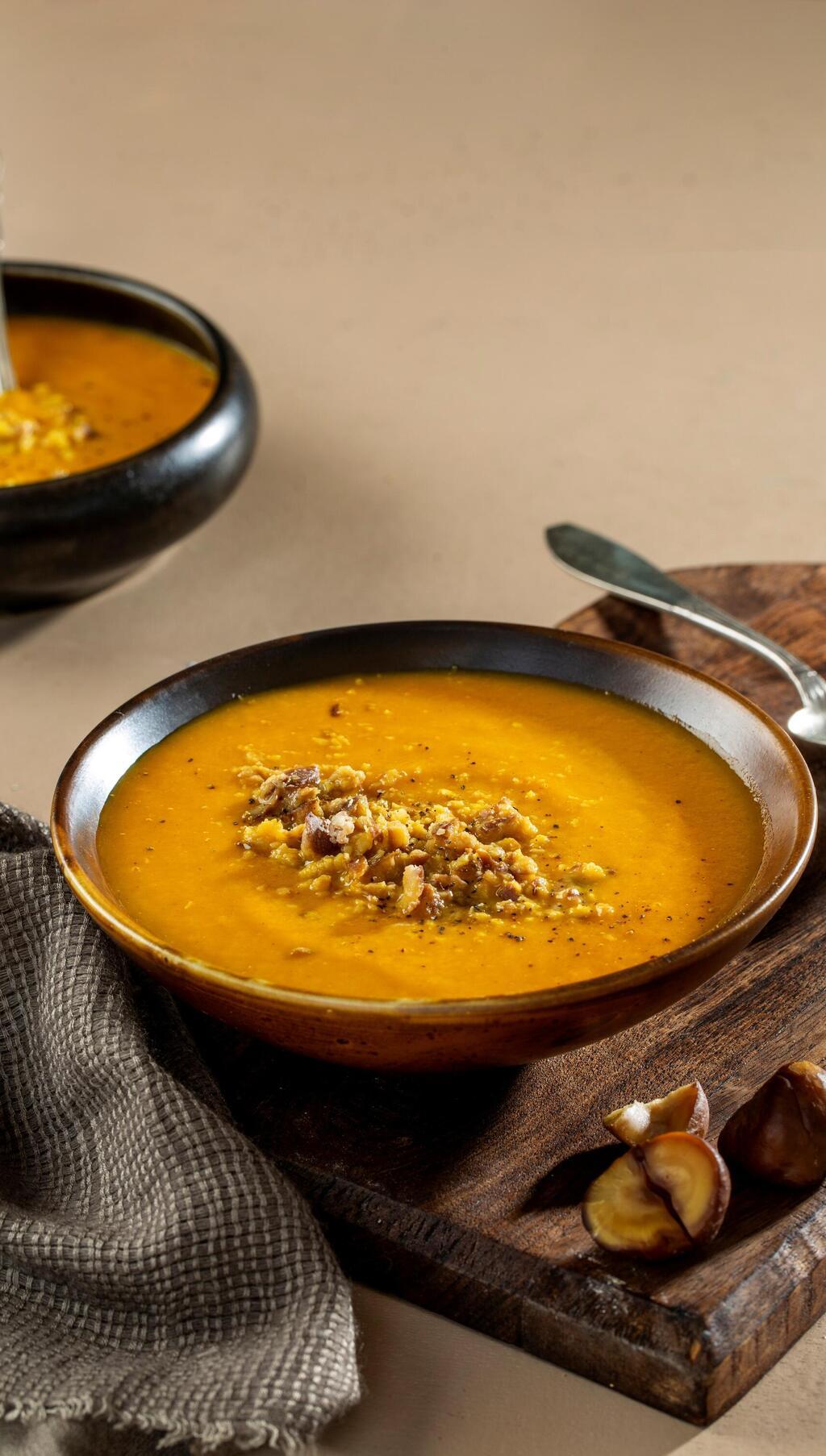 מרק כתום עם ערמונים