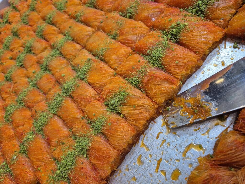 נצרת, מטעמי חג. השוק די עייף, אבל פה ושם יש מה לטעום