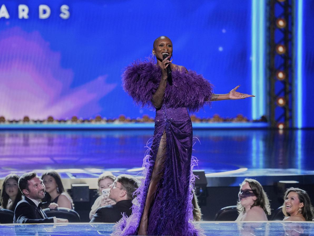 סינתיה אריבו על הבמה בטקס פרסי הטוני, 2025