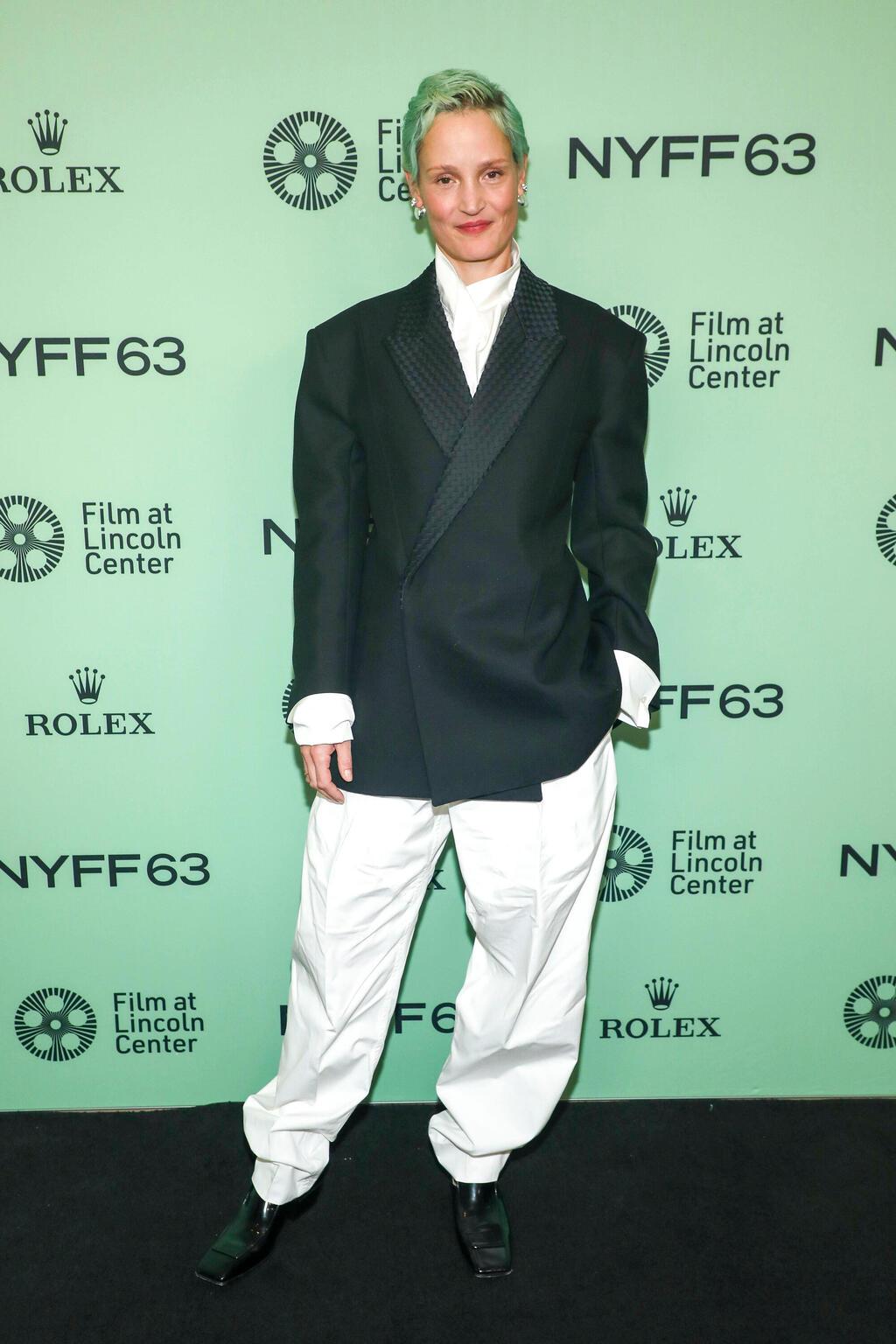 ויקי קריפס בפרמיירה של "אבא, אמא, אחות, אח", 2025