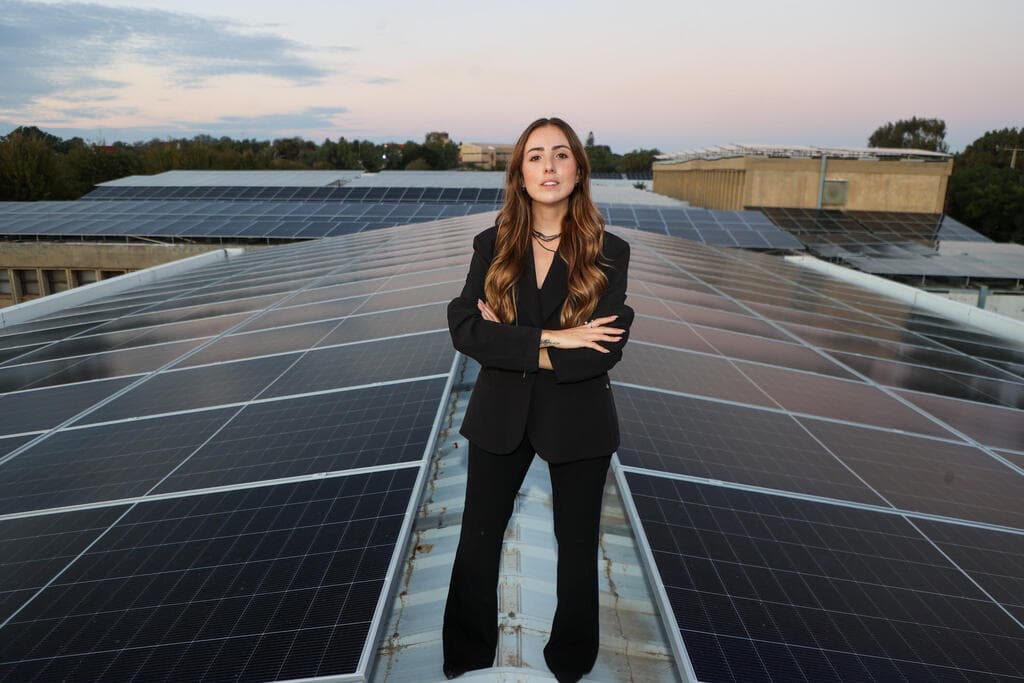 דניאל ביטון והפאנלים הסולאריים