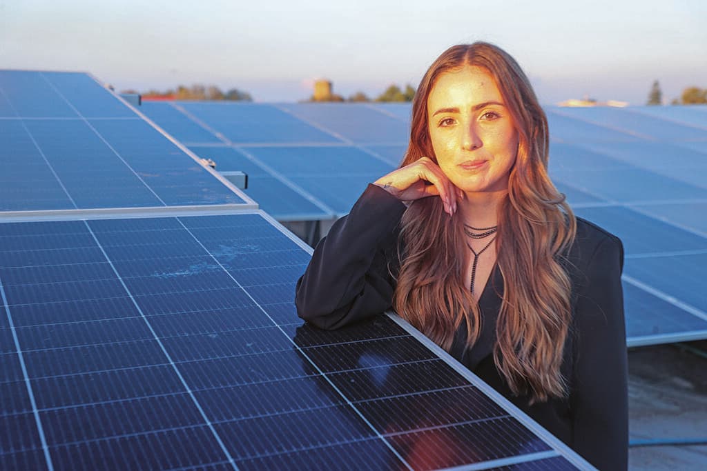 דניאל ביטון והפאנלים הסולאריים