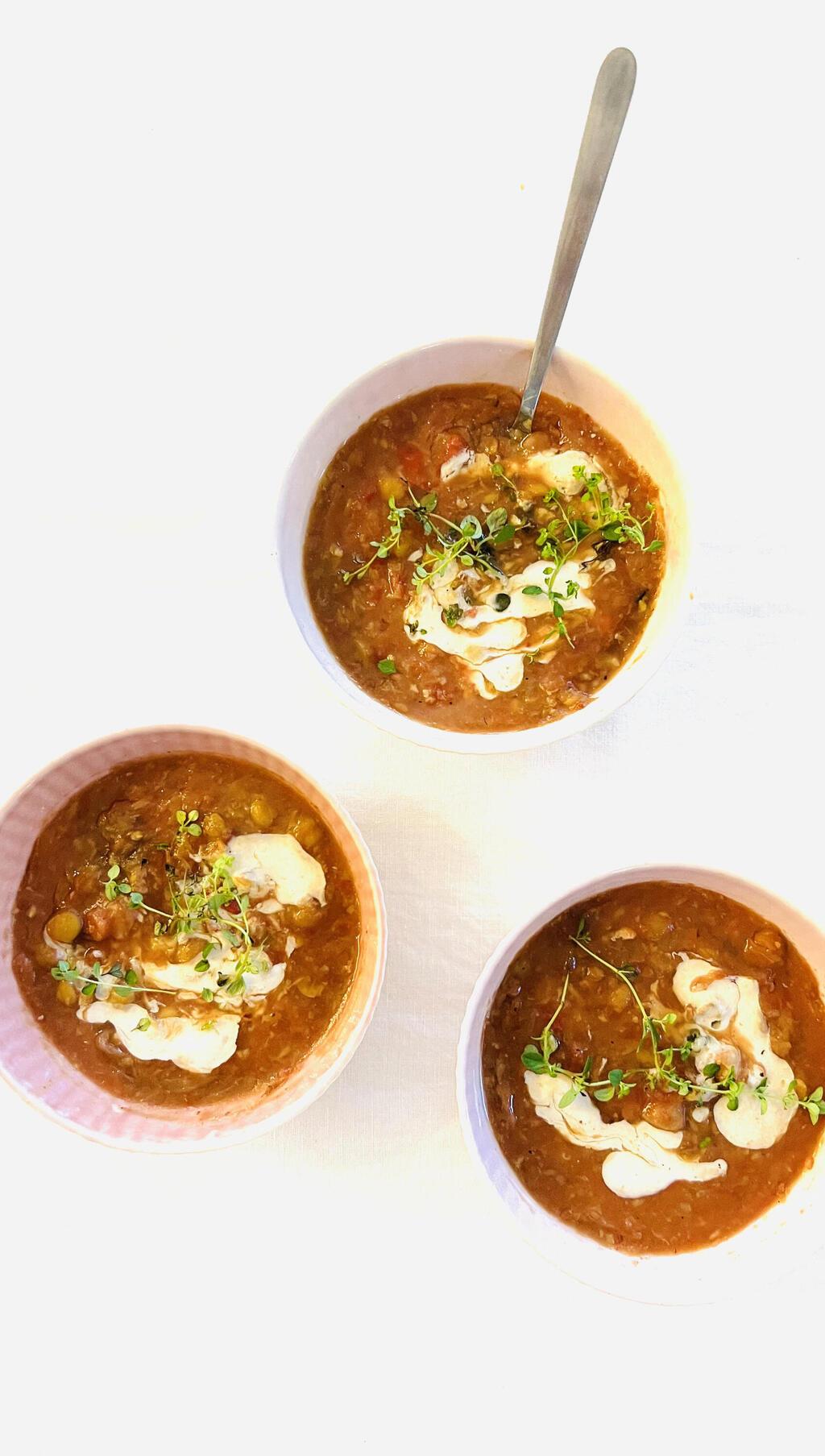 מרק עגבניות חומוסטחינה