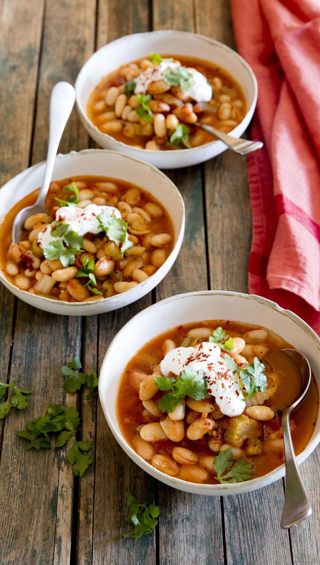 מרק עגבניות ושעועית לבנה