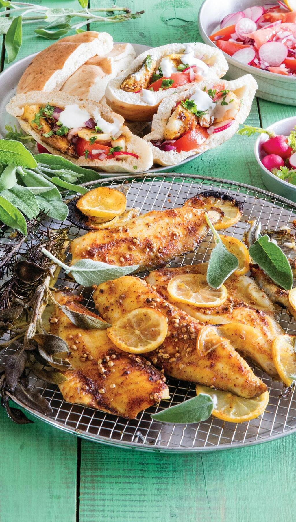 שווארמה בורי בתבלינים ולימון (צילום: בועז לביא, סגנון: ענת לבל) שווארמה בורי בתבלינים ולימון