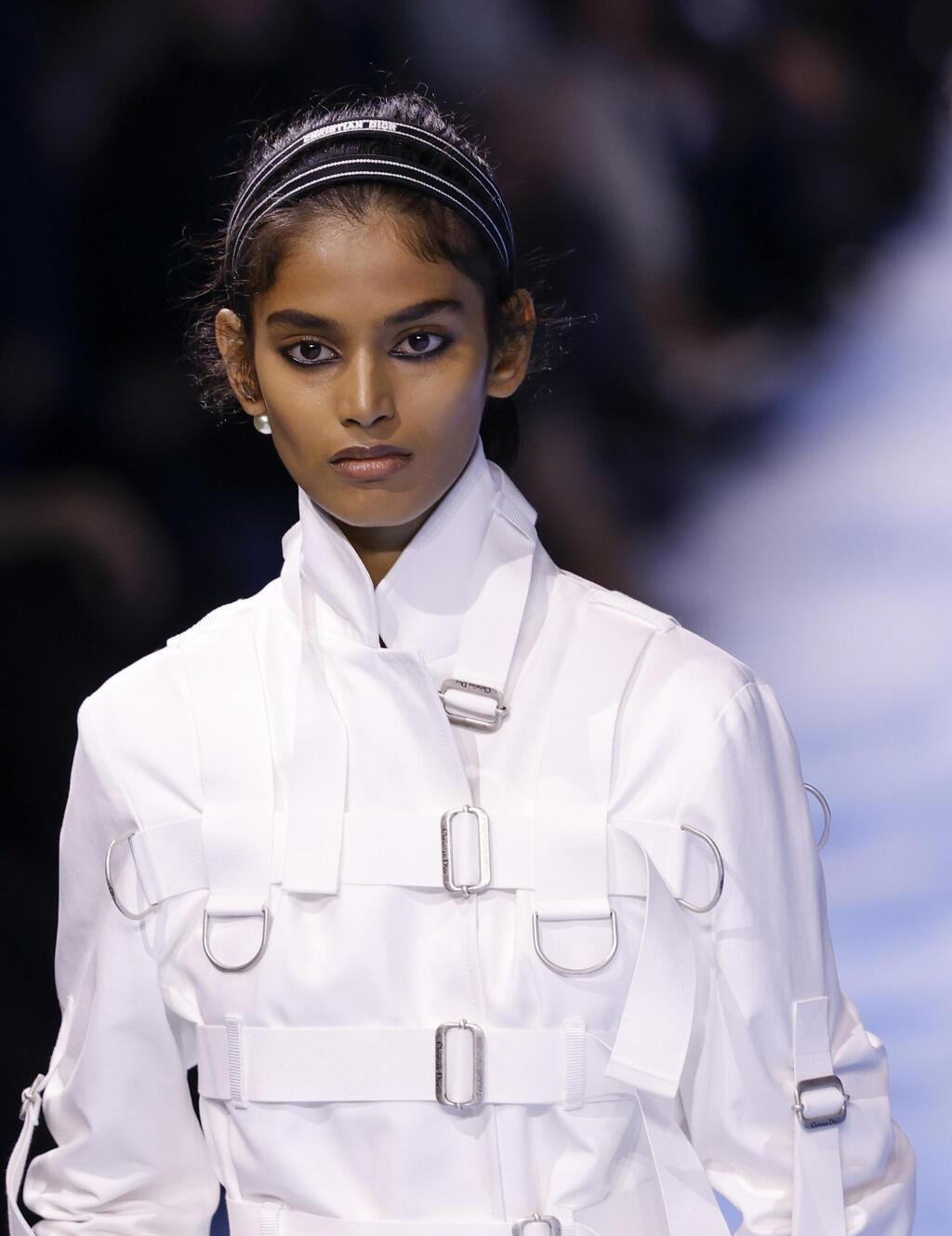 באביטה מנדבה בתצוגת אביב-קיץ 2025 של דיור