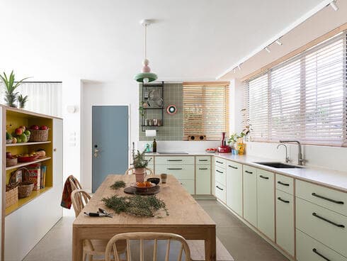 עדיף להימנע מכניסה בלי מבואה, עיצוב: לירון גונן עדיף להימנע מכניסה בלי מבואה, עיצוב: לירון גונן