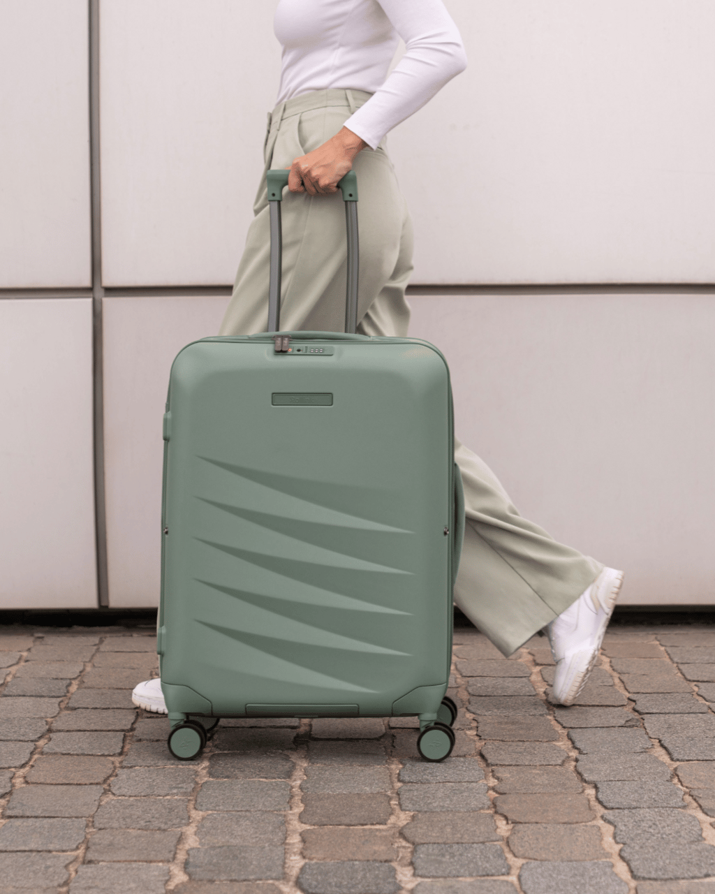 מזוודות מונו של רולינק בתנועה (צילום: יח"צ דג הזהב) מזוודות מונו של רולינק 549-749 שקל ליחידה