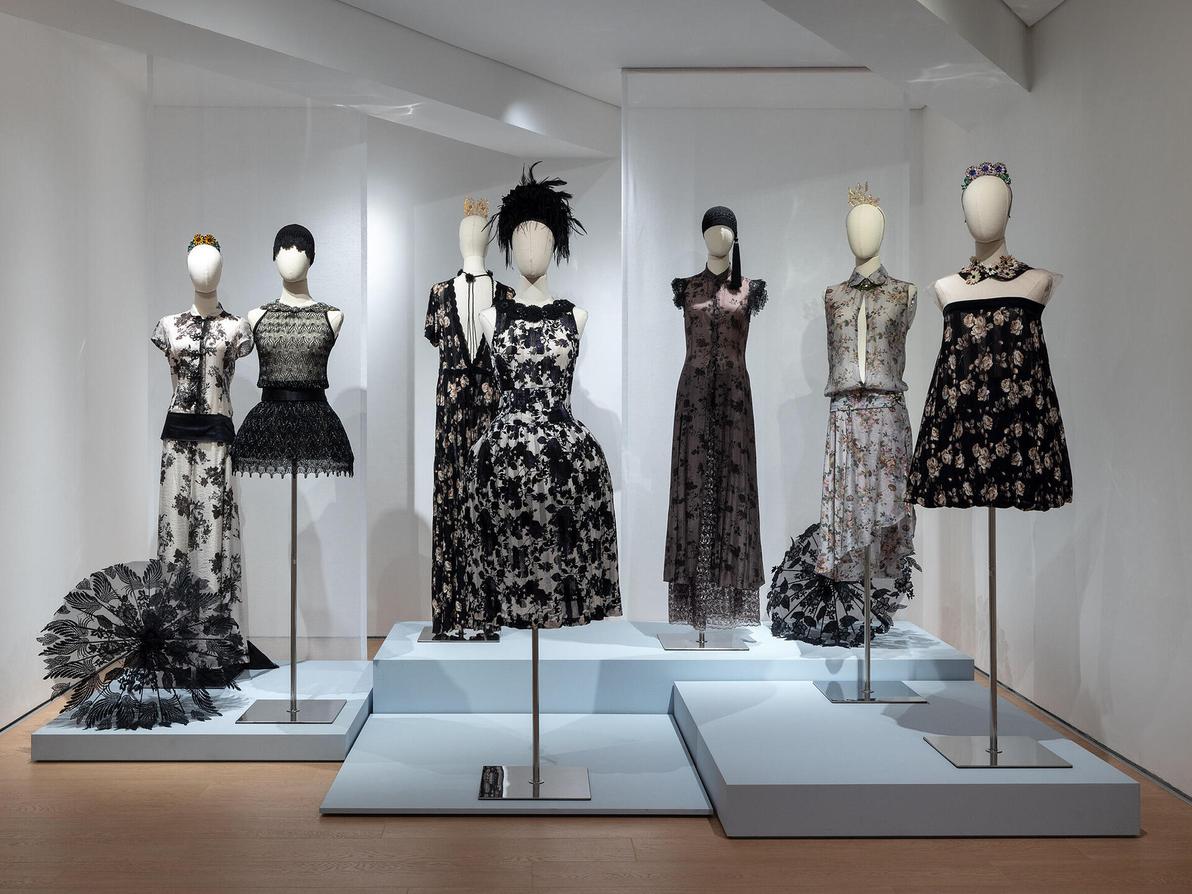 עיצובים של דורין פרנקפורט בתערוכה "פועלת אופנה"