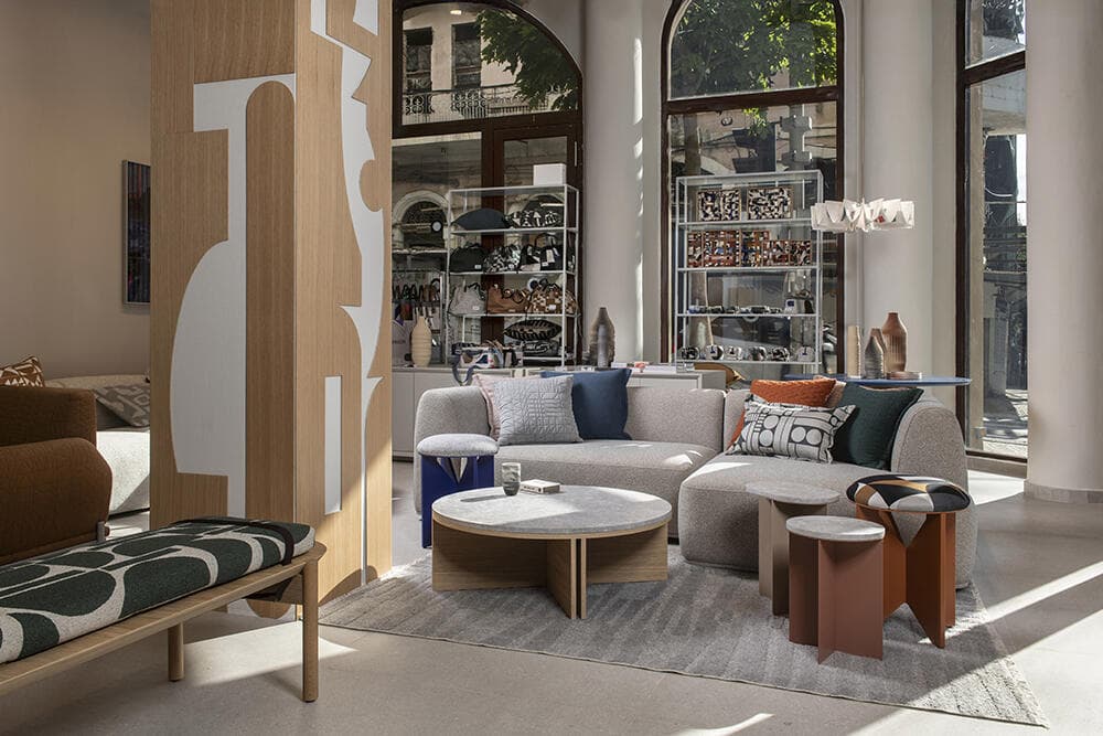 בתוך בניין לישמור בדרום תל אביב (צילום: איליה מלניקוב) החנות של שים אדרי