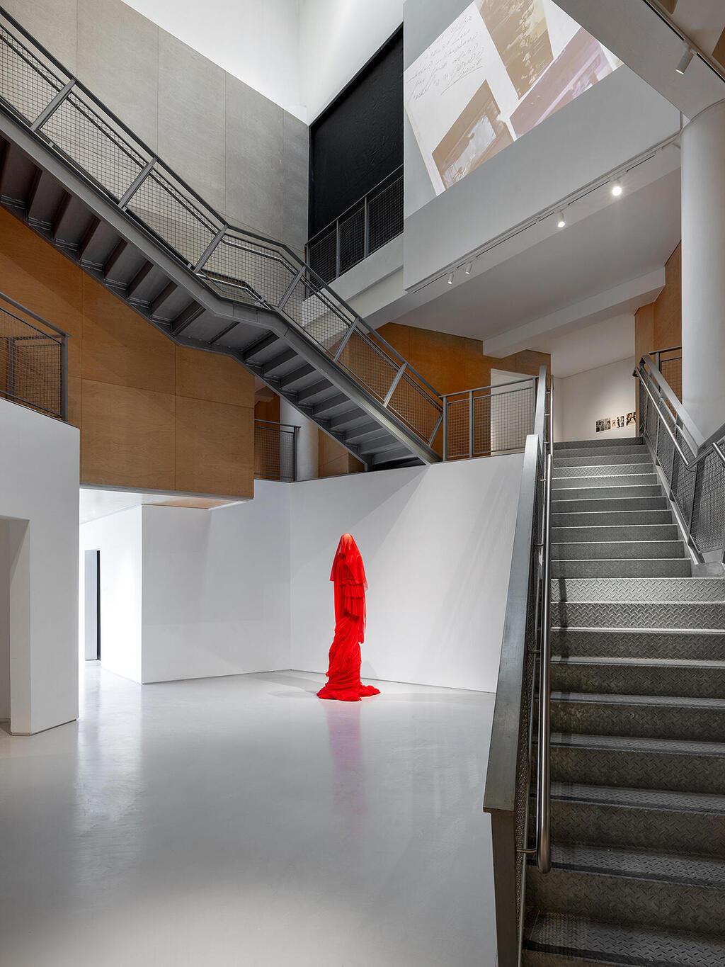 עיצובים של דורין פרנקפורט בתערוכה "פועלת אופנה"