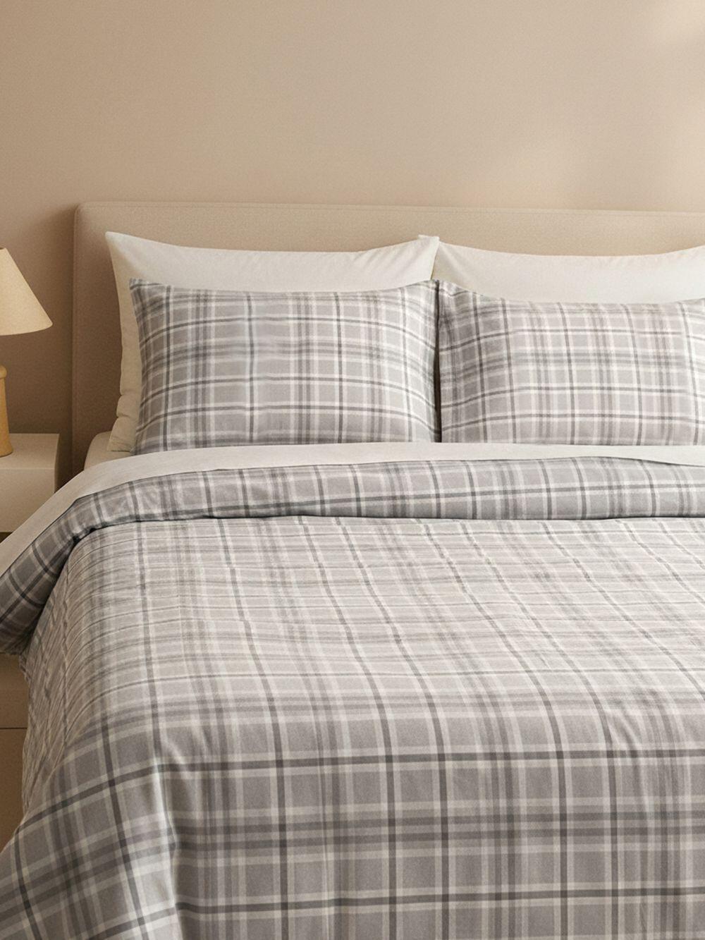 וגם פלנל משבצות לחורף חמים (צילום: מידן מור אלון) CASTRO HOME - סט מצעים פלנל משבצות