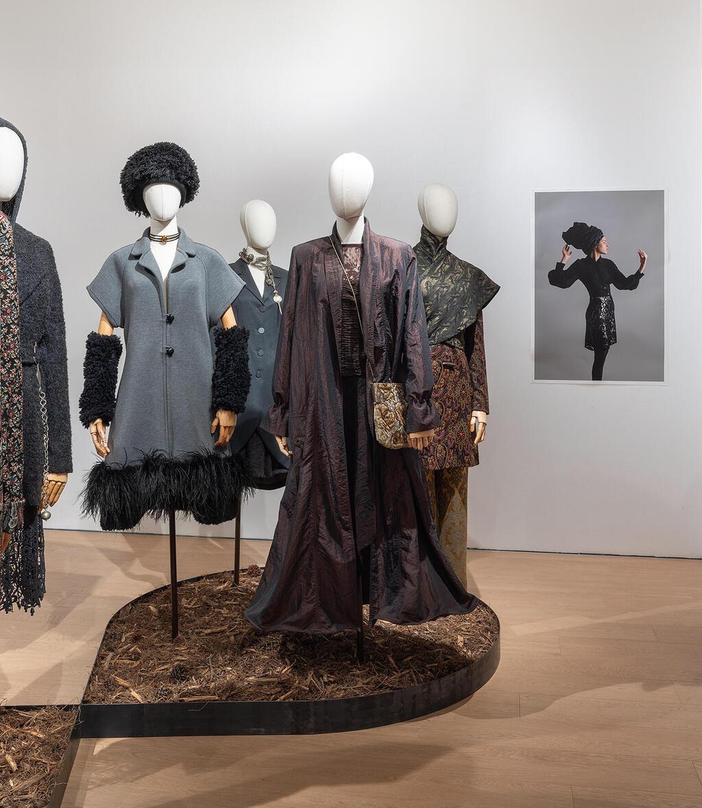 עיצובים של דורין פרנקפורט בתערוכה "פועלת אופנה"