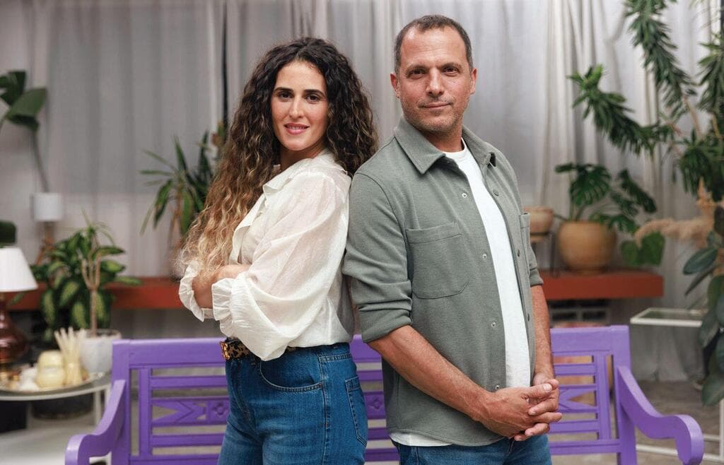 אביב דנינו, עם הפסיכולוג גלעד הורוביץ, שמשתתף במדריך 