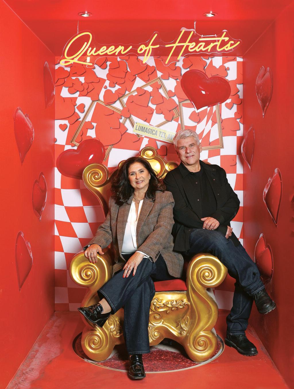 ענת וסיון פרג' בתערוכה שהקימו