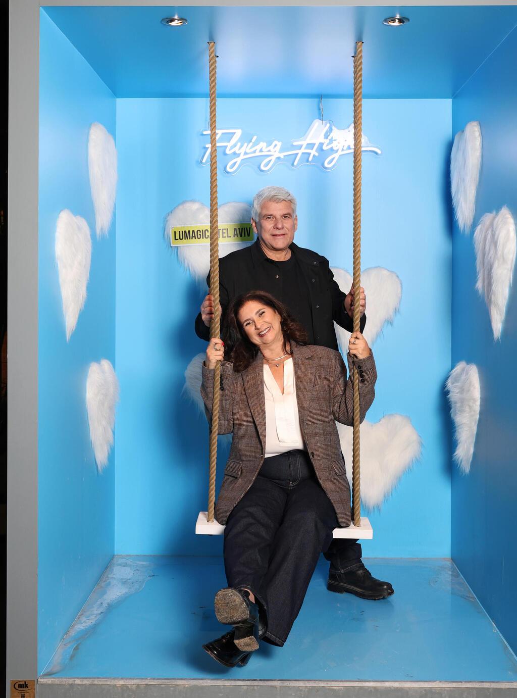 ענת וסיון פרג' בתערוכה שהקימו