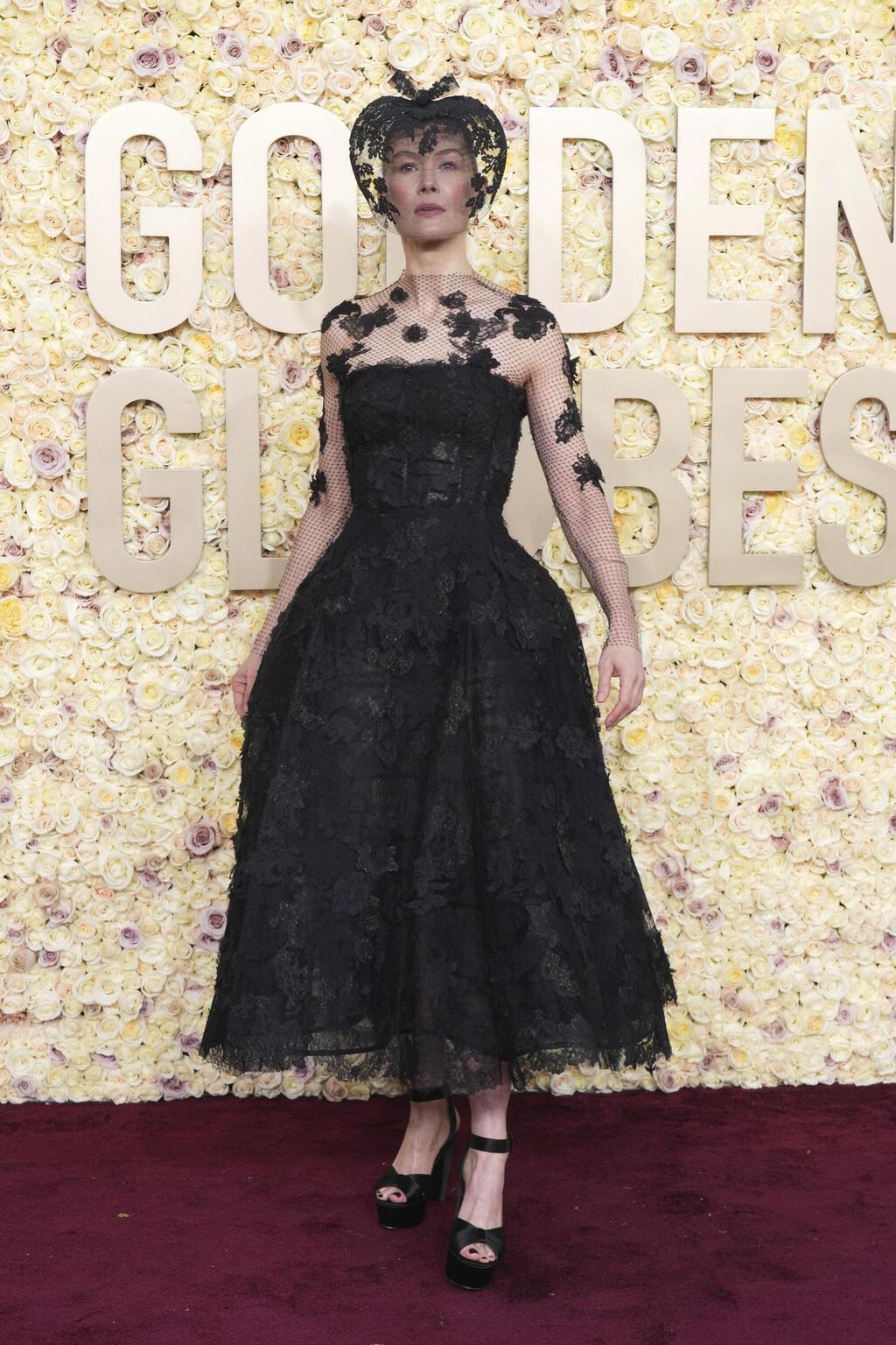 רוזמונד פייק בטקס גלובוס הזהב, 2024